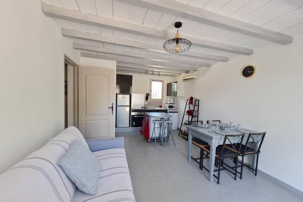 Appart Cosy Avec Son Exterieur Chaleureux,Piscine Et Parking Prive Fontvieille Exterior foto
