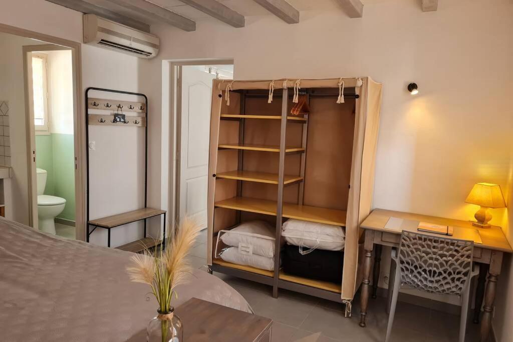Appart Cosy Avec Son Exterieur Chaleureux,Piscine Et Parking Prive Fontvieille Exterior foto