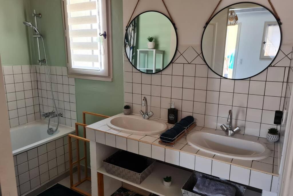 Appart Cosy Avec Son Exterieur Chaleureux,Piscine Et Parking Prive Fontvieille Exterior foto