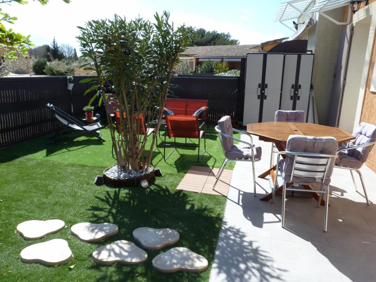 Appart Cosy Avec Son Exterieur Chaleureux,Piscine Et Parking Prive Fontvieille Exterior foto