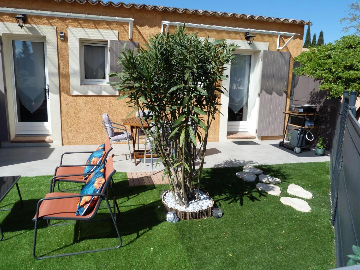 Appart Cosy Avec Son Exterieur Chaleureux,Piscine Et Parking Prive Fontvieille Exterior foto