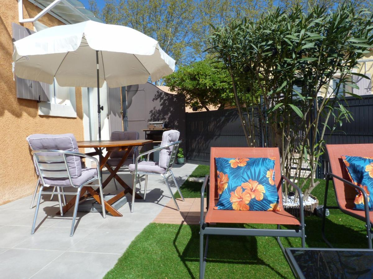 Appart Cosy Avec Son Exterieur Chaleureux,Piscine Et Parking Prive Fontvieille Exterior foto